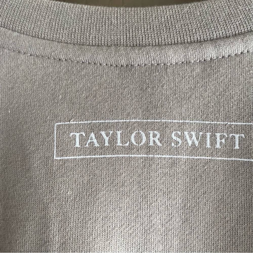 Taylor Swift The Tortured Poets Department Beige Crewneck - Size Medium - Picture 8 of 8